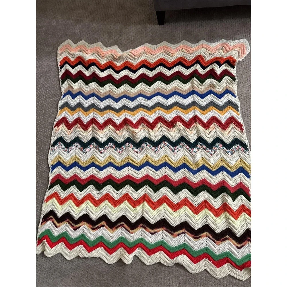Vintage Afghan Chevron Ripple Zig Zag Crochet Throw Blanket 47